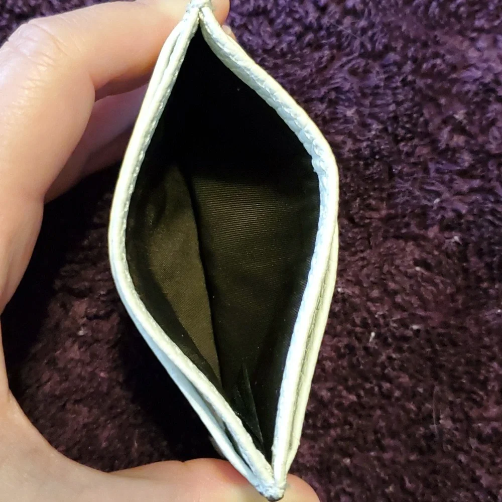 💥 SOLD 🚫  Dooney & Bourke card wallet, cream colored- - Picture 4 of 8